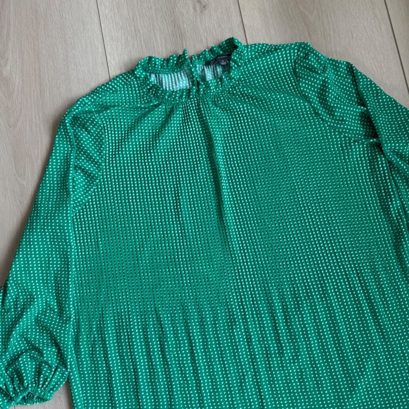 Adrianna Papell Tops - Adrianna Papell Green Polka Dot Ruffle Neck Long Sleeve Blouse Top‎ M